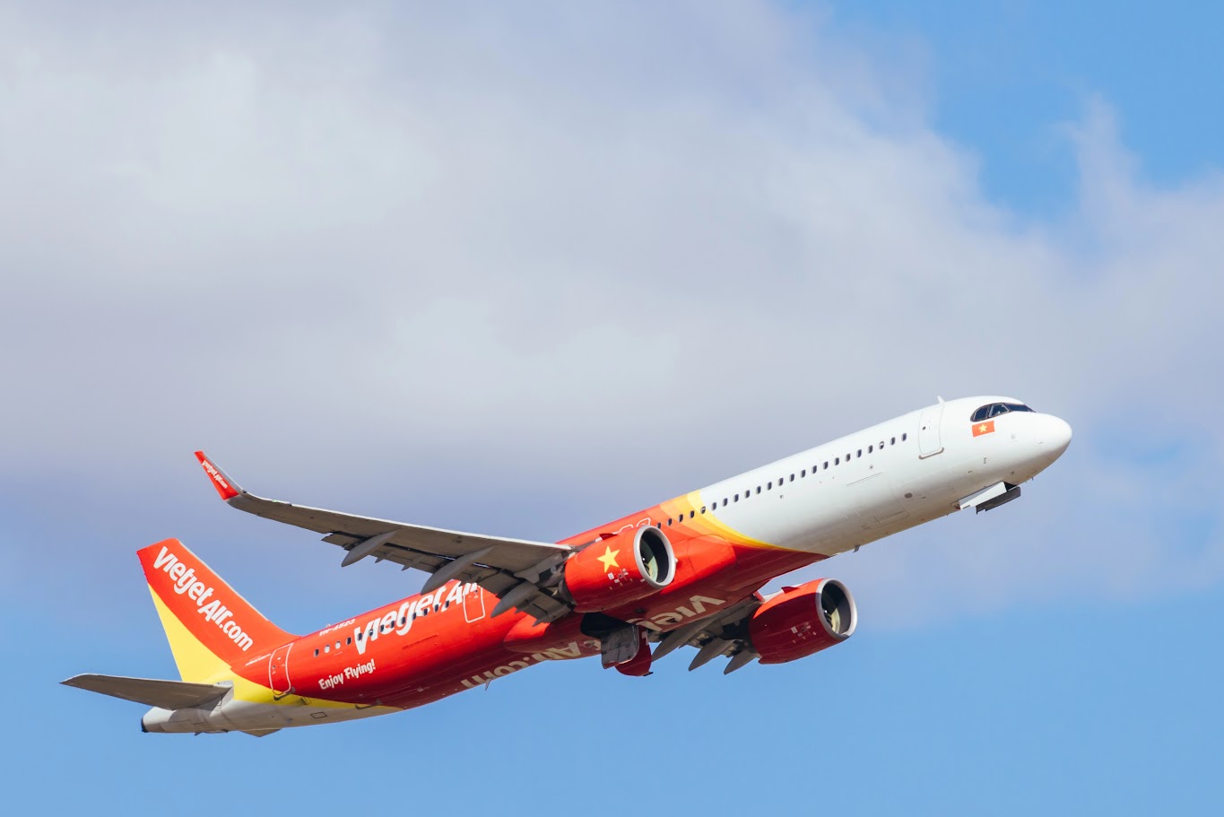 Cập nhật giá vé máy bay Vietjet đi Bắc Kinh, kinh nghiệm săn vé khứ hồi giá tốt và lịch trình bay chi tiết
