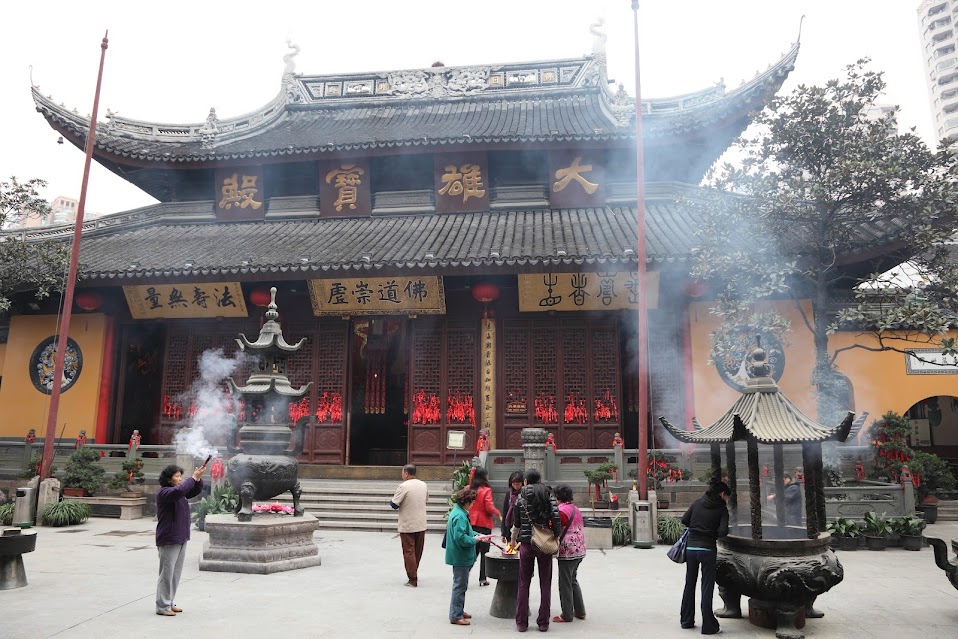 上海の有名なエメラルド寺院を探索する