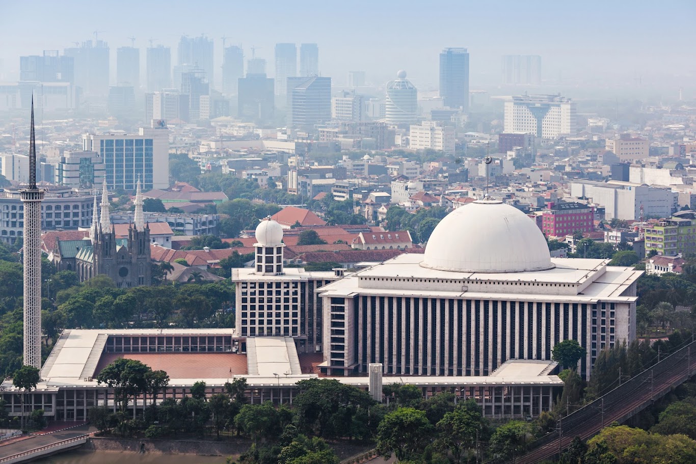 Kinh nghiệm đặt vé máy bay đi Jakarta giá tốt cho mùa du lịch cao điểm
