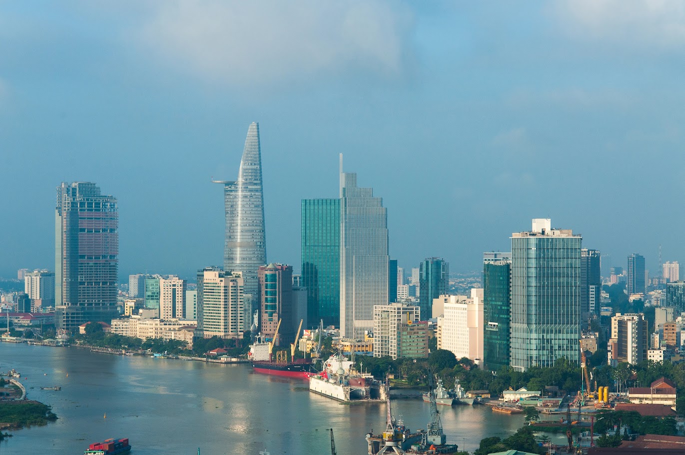 Săn vé máy bay đi TP.HCM từ Hà Nội dịp cuối năm 2025