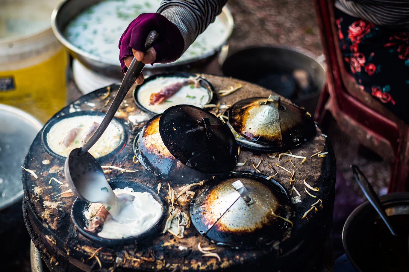 What does Dam Market in Nha Trang sell, and what time does it open?
