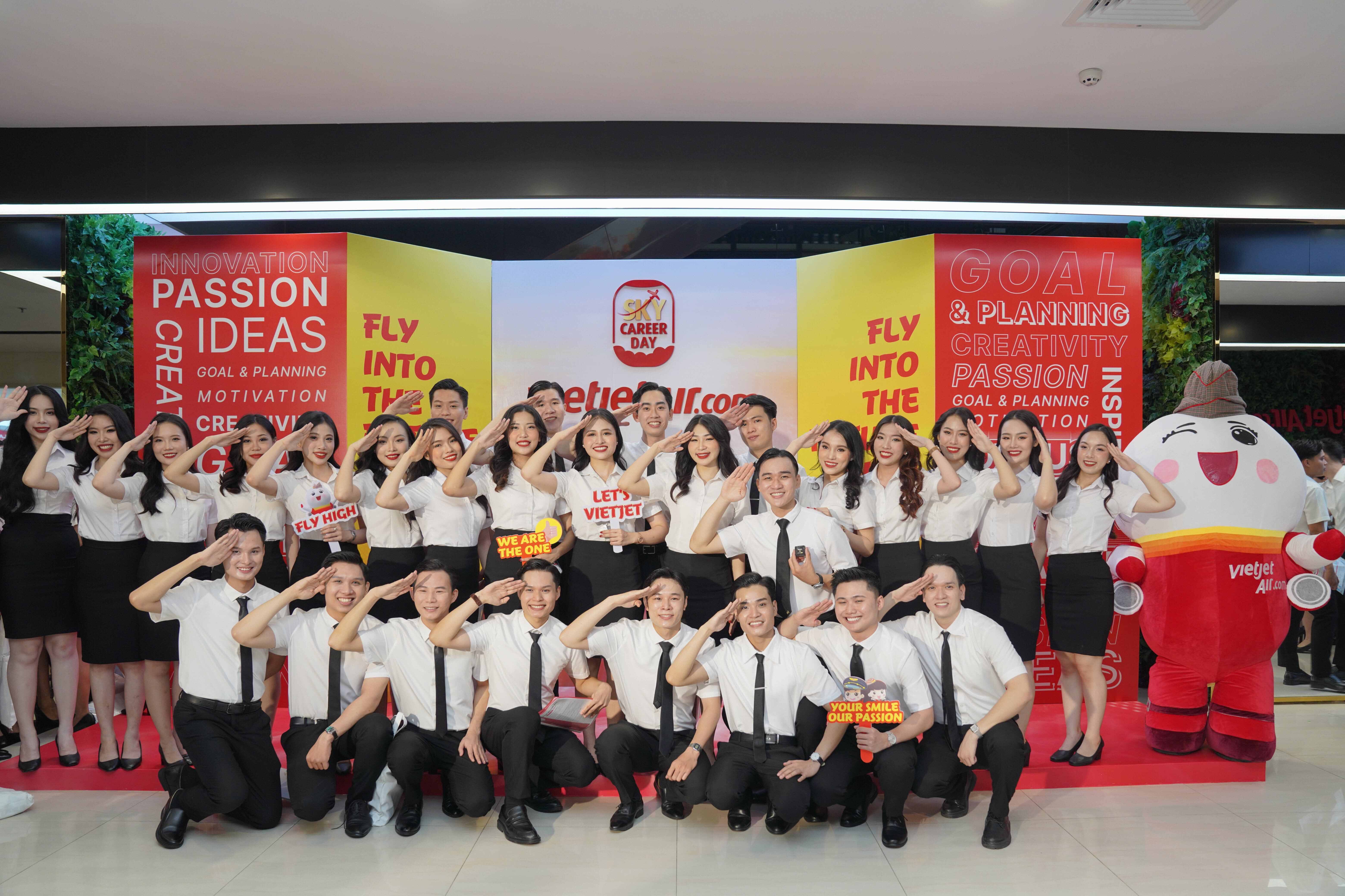 Vietjet chắp cánh ước mơ bay cho hàng trăm bạn trẻ xuất sắc