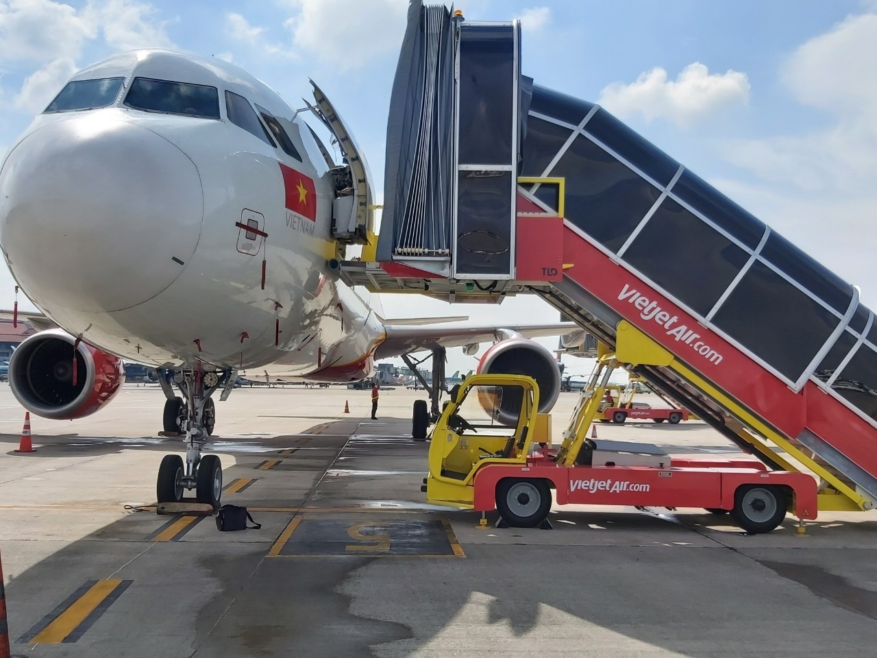 ベトナム最大の民間航空会社、ベトジェットがパンデミックの中、 グランドサービスを開始