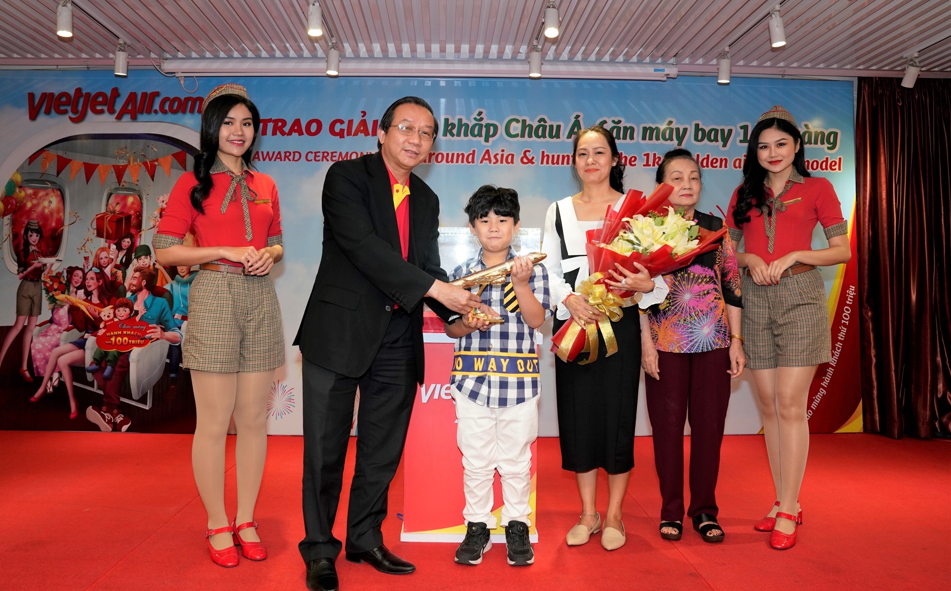 越捷航空「暢遊亞洲 1KG黃金飛機任你抽」頭獎得主為越泰台混血旅客