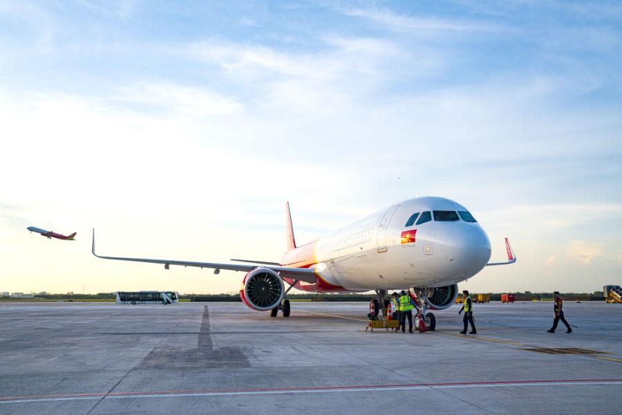 Vietjet 하고 CFM 은 최초의CEO 비행기 21대를 위한CFM56-5B 엔진 유지 보수 계약을 체결했습니다.