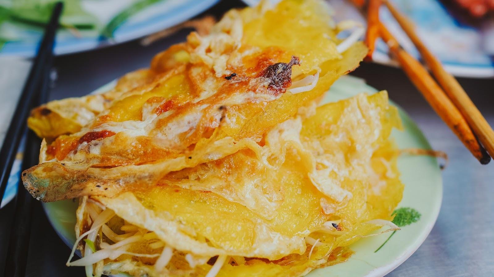 Banh xeo, grilled spring rolls in Da Nang