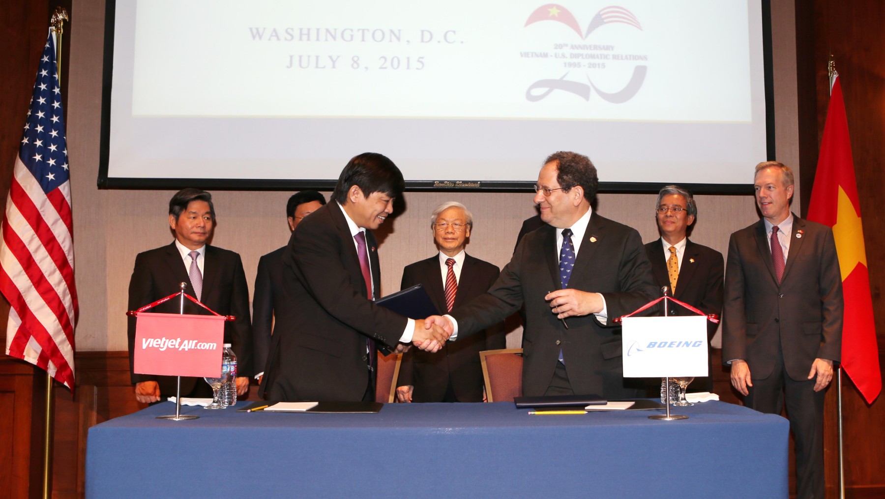 ジョー・バイデン米大統領のベトナム公式訪問中、ベトジェットは、 米ボーイング社と 2024 年に 12 機のマックス型機の納入で最終合意