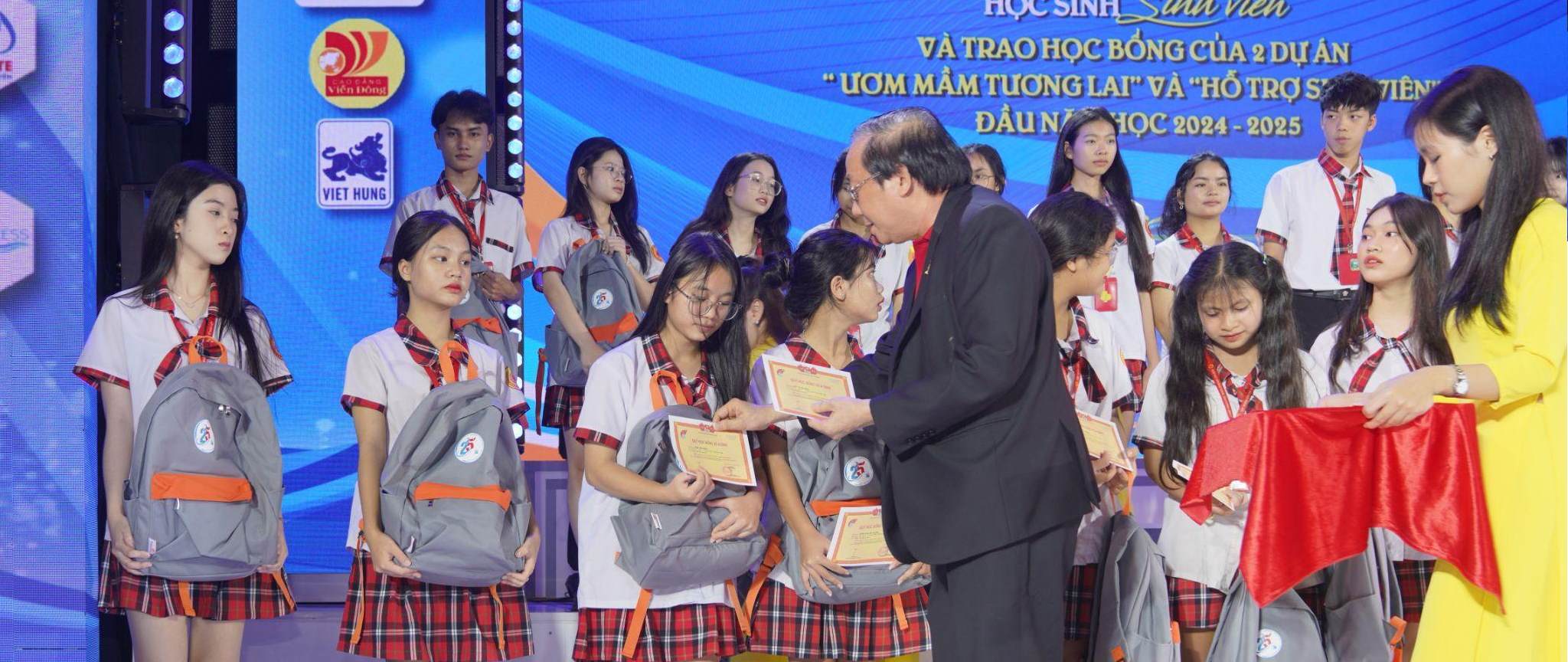 Vietjet đồng hành cùng Quỹ Vừ A Dính, nâng bước tương lai cho thế hệ trẻ Việt Nam