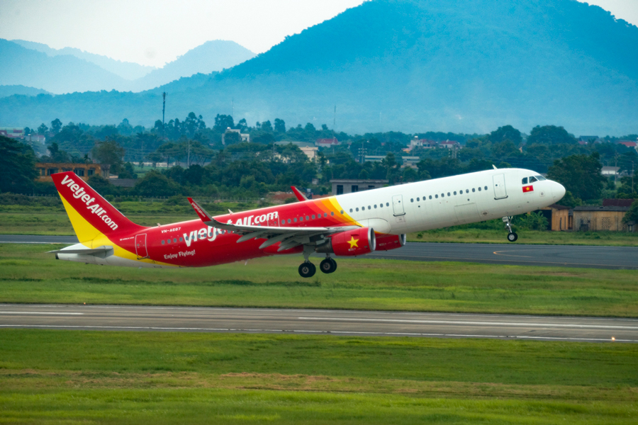 越捷航空祭出免費機票及航空貨運服務賑災越南中部地區