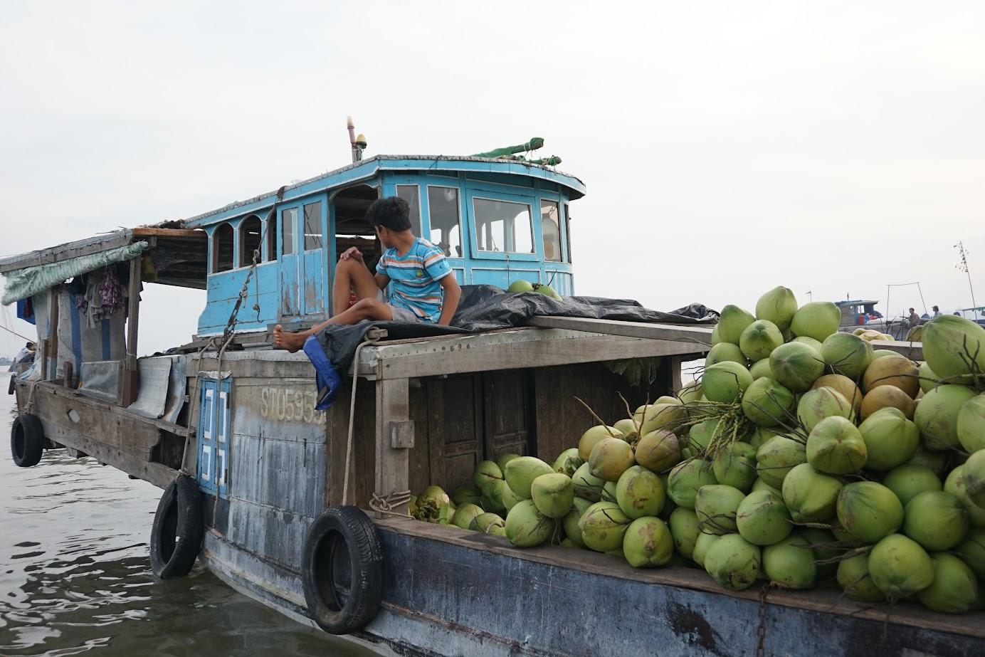 Long Xuyen floating market, An Giang