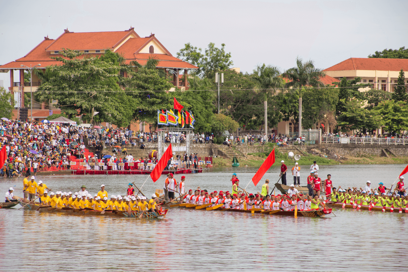 lễ hội đua thuyền Lệ Thủy Quảng Bình