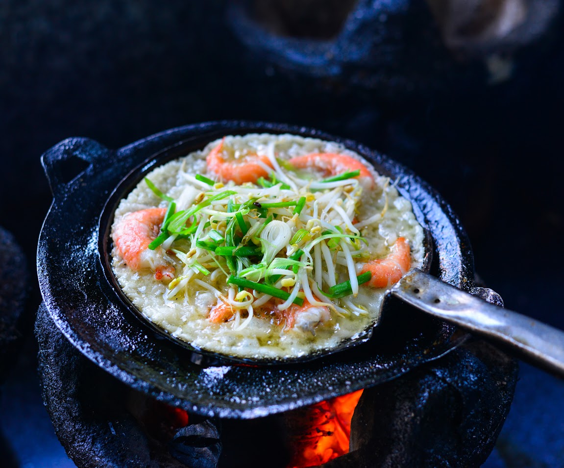 bánh xèo tôm nhảy hấp dẫn