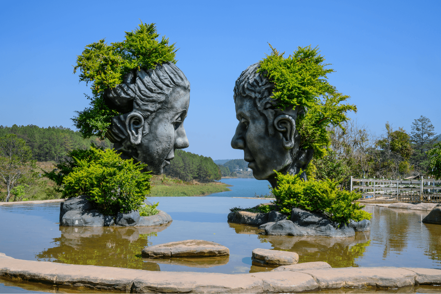 Hồ vô cực đường hầm đất sét Đà Lạt