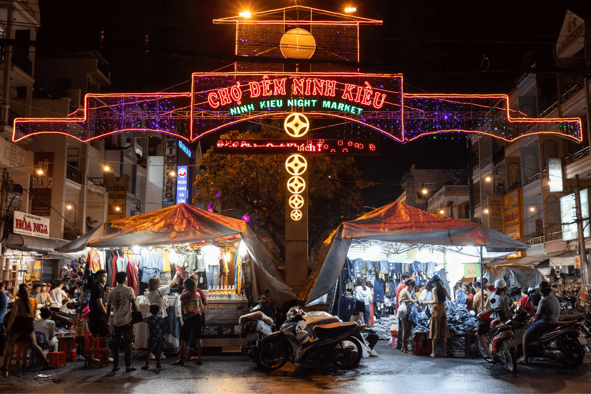 Chợ đêm Ninh Kiều