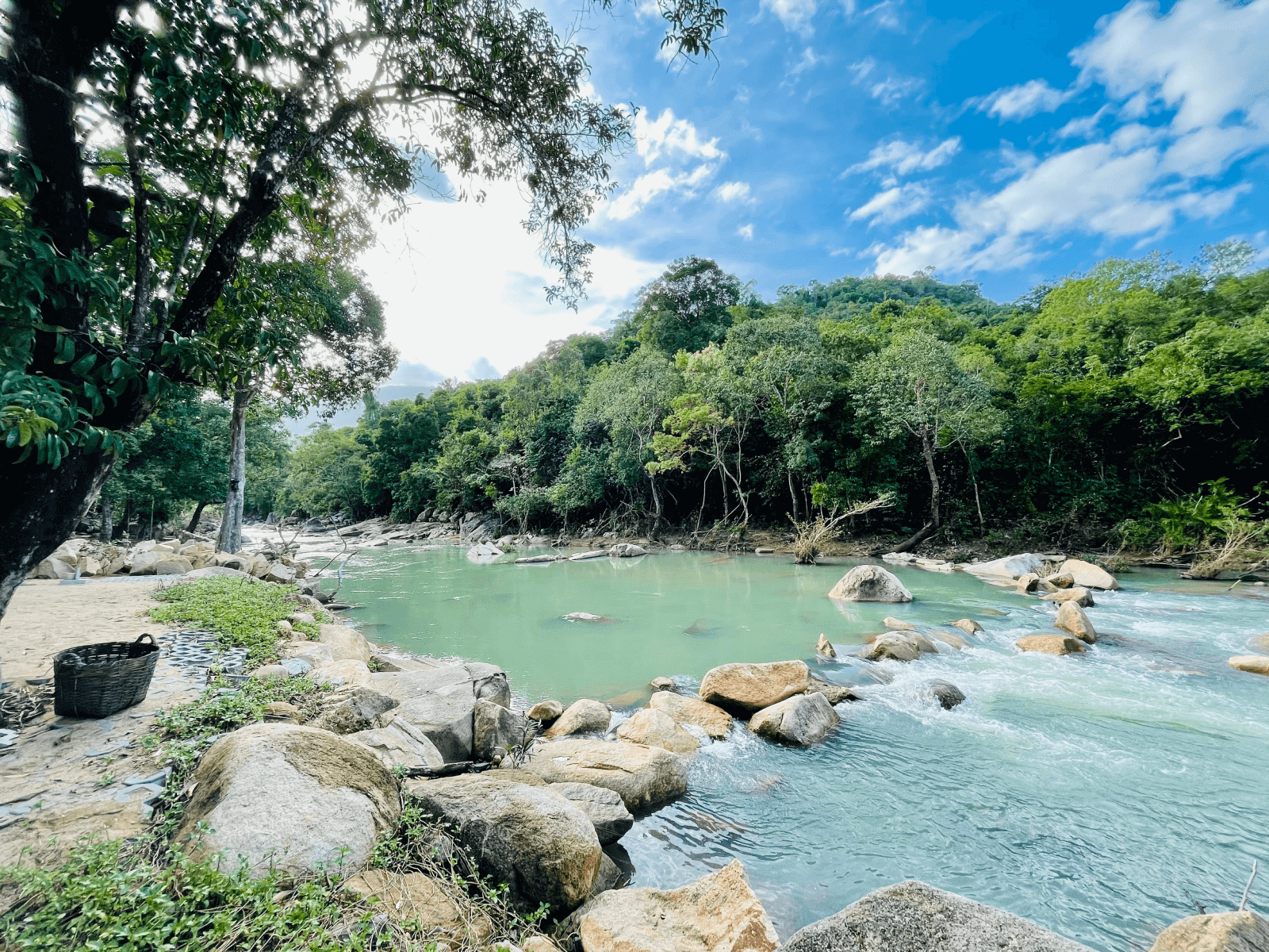 Suối Ba Hồ Nha Trang