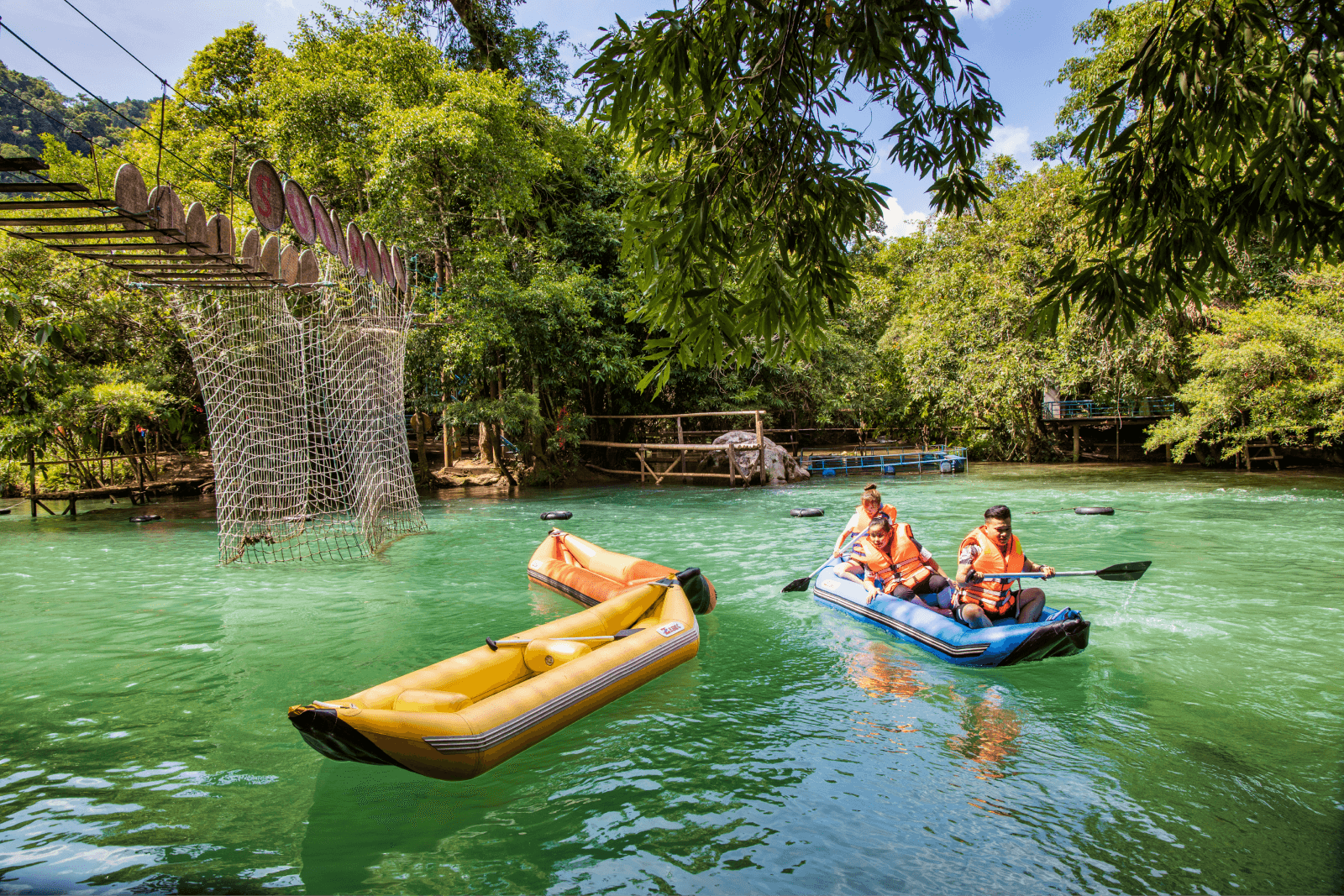 Suối Nước Moọc Quảng Bình