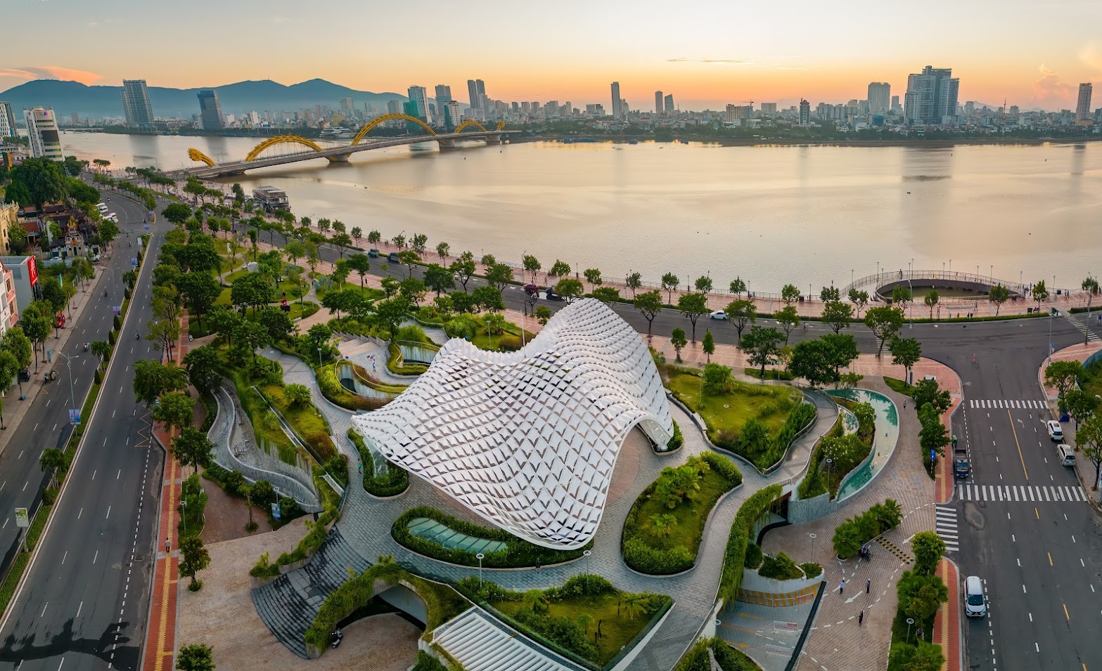 กรกฎาคม ควรไปเที่ยวที่ไหน? ลิงค์ยอดนิยมไปยังสถานที่ที่สวยงาม