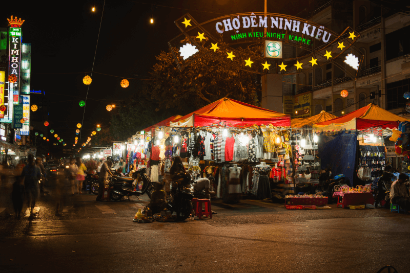 Chợ đ&ecirc;m Cần Thơ