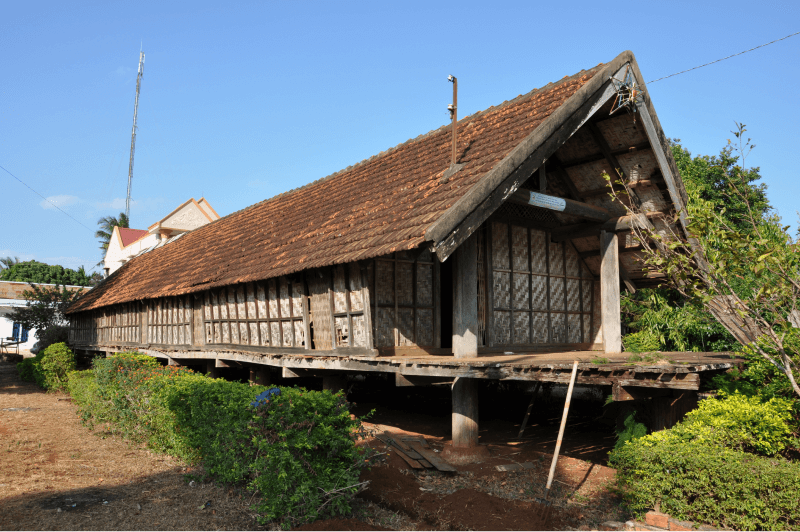 Nhà rông Buôn Ma Thuột