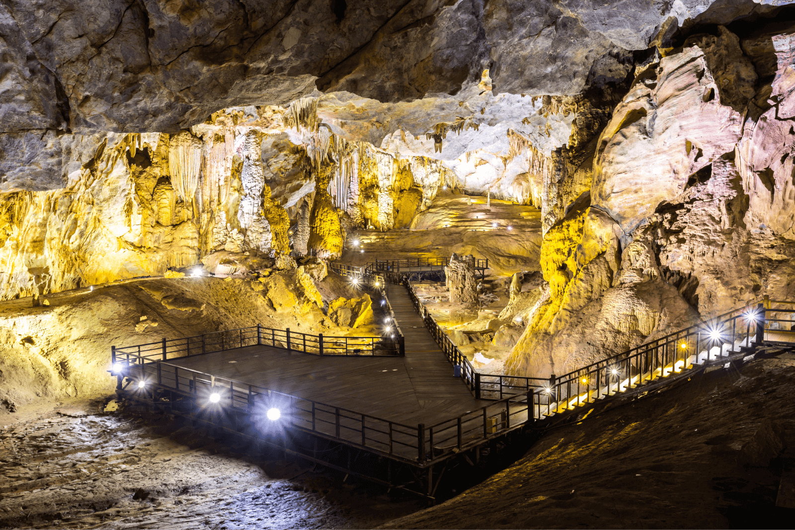 Hang động Quảng Bình