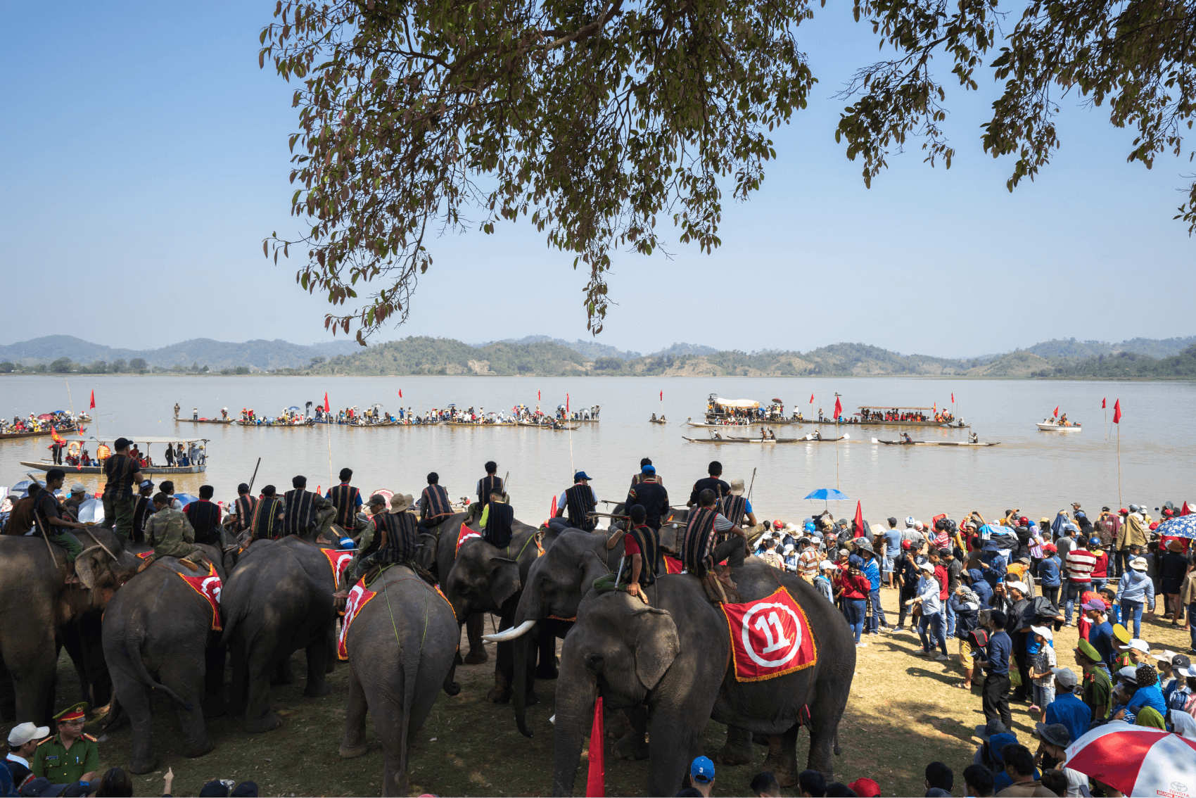 mua vé máy bay Buôn Mê Thuột tháng 3