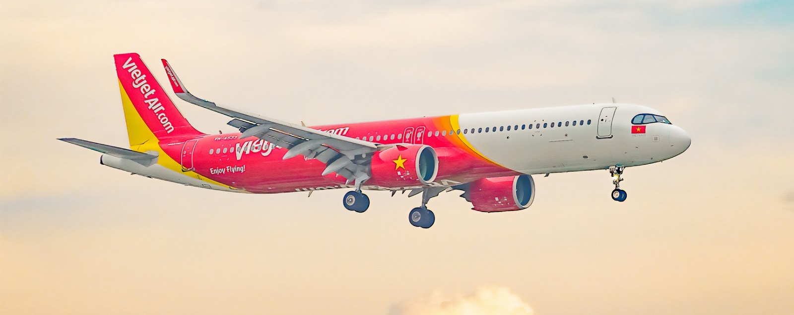 A whole new world, a whole new me, let's Vietjet — Unlock your summer deals!