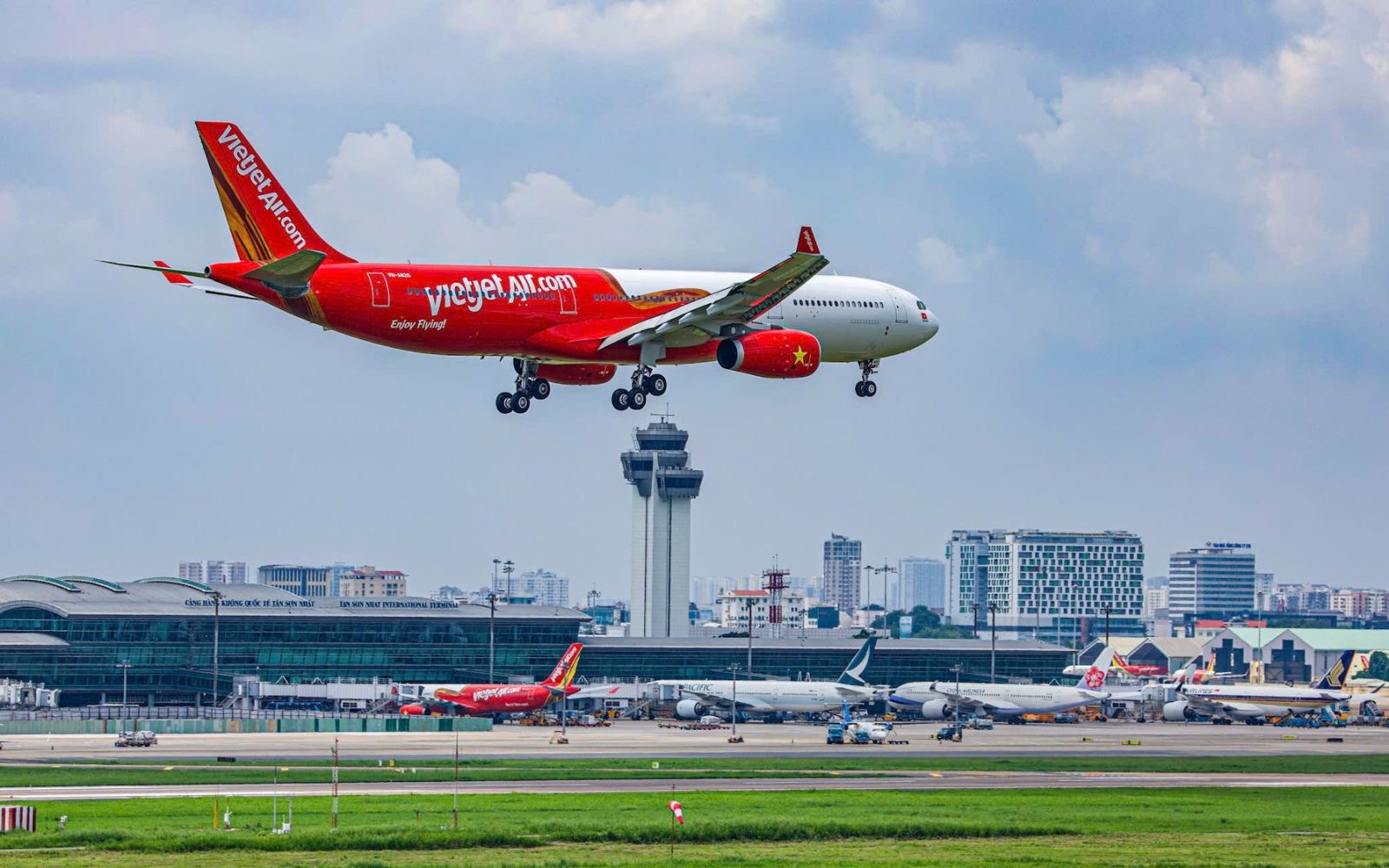 Nhận eSIM SkyFi miễn phí khi bay Vietjet quốc tế ngày cuối năm