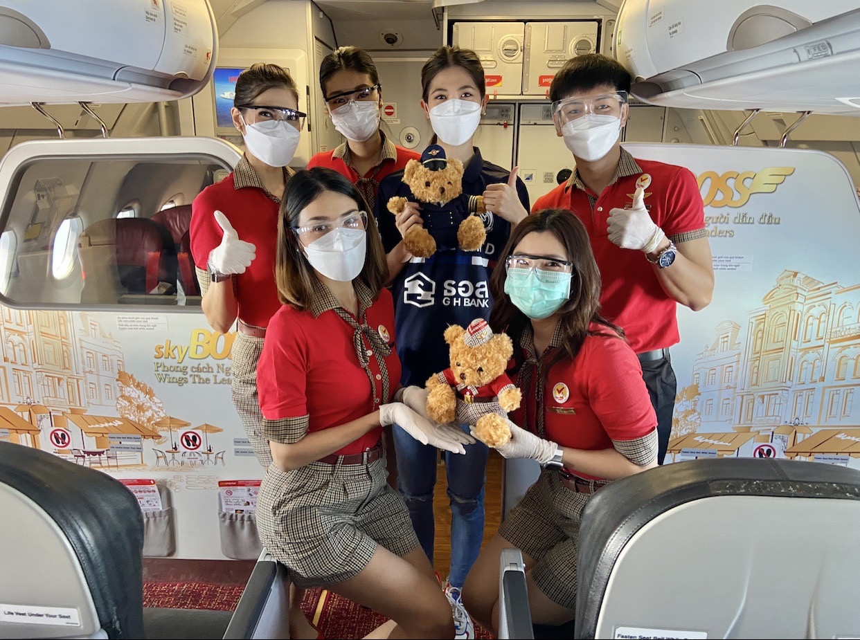 ไทยเวียตเจ็ทร่วมแสดงความยินดี “น้องเทนนิส” บนเที่ยวบิน VZ350 สู่สุราษฎร์ธานี