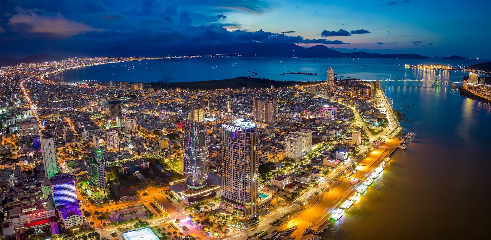 การเดินทางไปที่ดานังในเดือนสิงหาคม