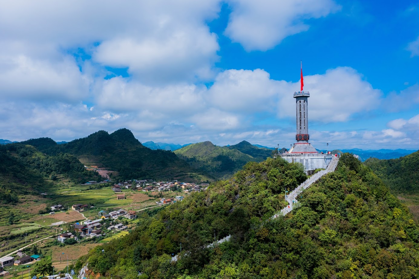八月去河江旅行