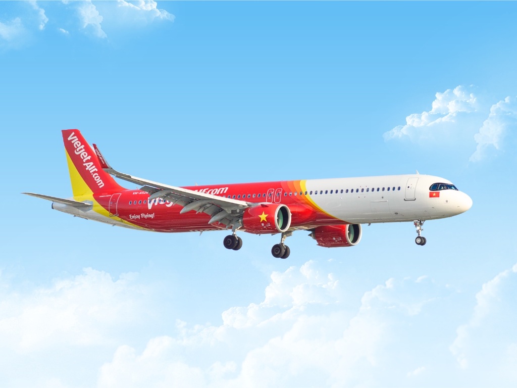 Exlore Viet Nam with free Esim, let's Vietjet!