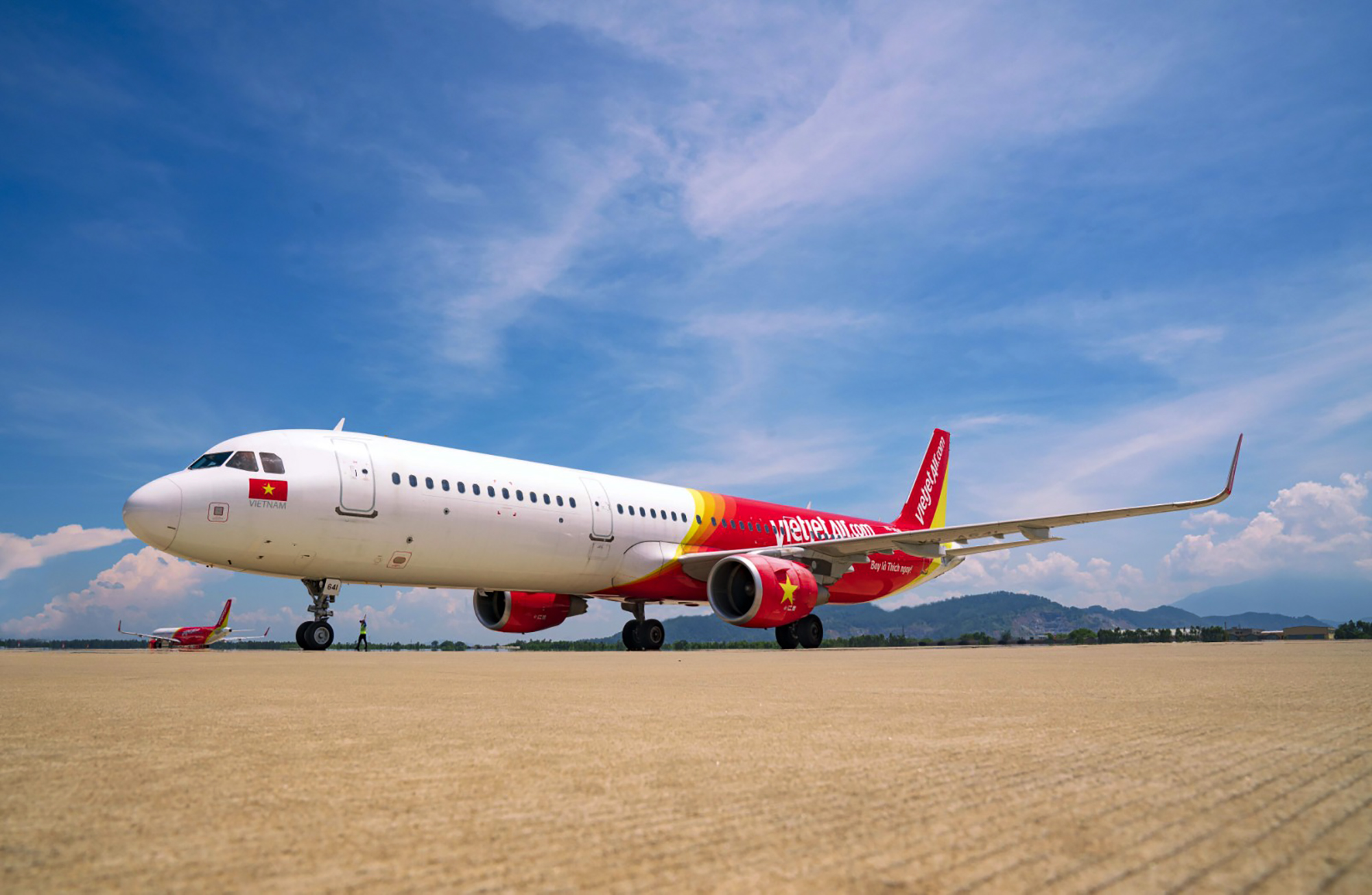 A whole new world with the woman you love awaits, let’s Vietjet!