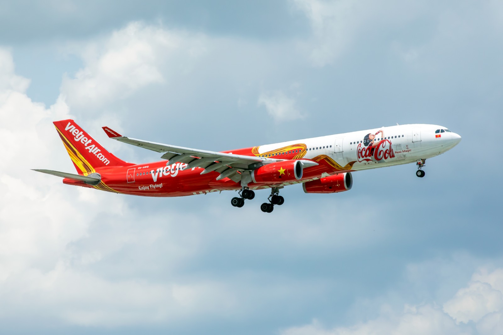 Mừng ngày đôi 8/8 và tri ân hành khách thứ 200 triệu, Vietjet mở bán triệu vé bay giảm đến 88%
